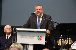 Staatssekretär  Karl Peter Brendel eröffnet in Vertretung des Schirmherrn Innenminister Dr. Ingo Wolf den 13. Bundeskongress